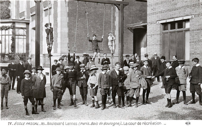 École Pascal - vers 1930 - La cour de récréation